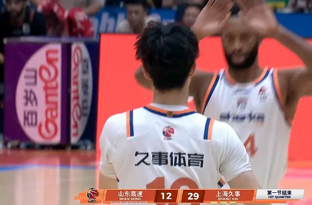 CBA季后赛:洛夫顿11分&陈林坚5分,上海首节29-12领先山东