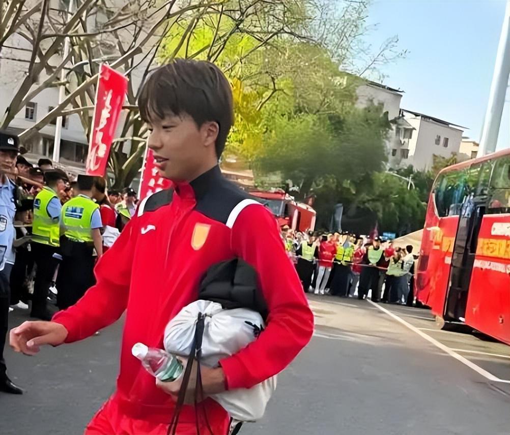 开云APP-网传李镇全辱骂米特里策家人!当事人首次直接回应表态,引发热议